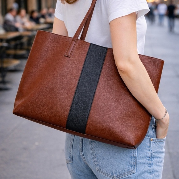 Vince Camuto Handbags - 🤎 Vince Camuto Brown Pebbled Leather Tote Bag w/ Black Stripe